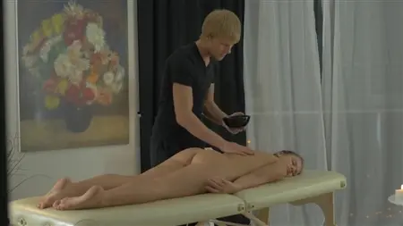 La beauté pendant un massage érotique est décidé du sexe
