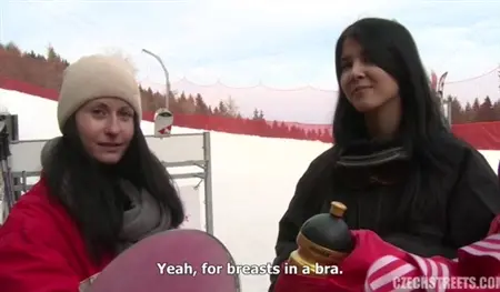Retirer et promouvoir la baise des filles dans une station de ski